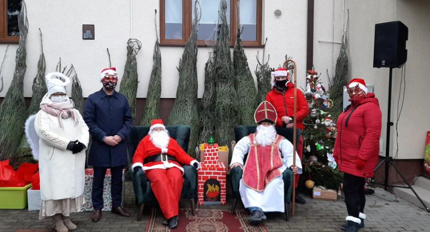 Wójt gminy Rybno wraz GBP  zaprasza na spotkanie z Mikołajem. Będą prezenty, choinki i wiele innych atrakcji.
