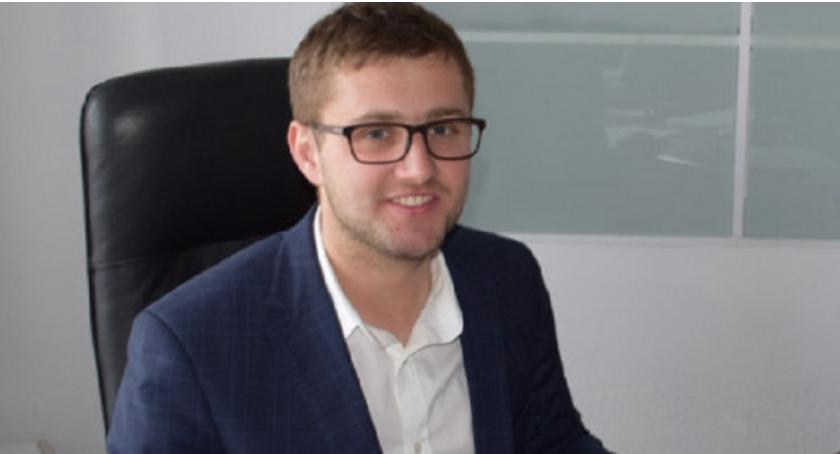 Wójt Damian Jaworski zaprasza na koncert z okazji Dnia Kobiet