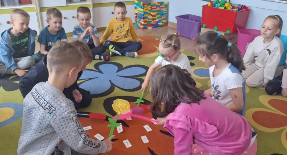 Dzieciństwo bez Przemocy — Cała Polska zaświeci na czerwono