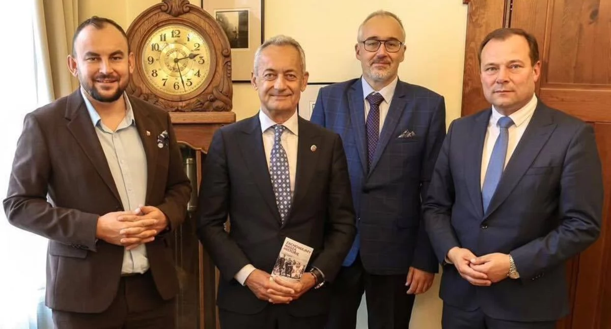 Ważny krok w stronę ratowania sztandaru — Września wspomoże jego renowację