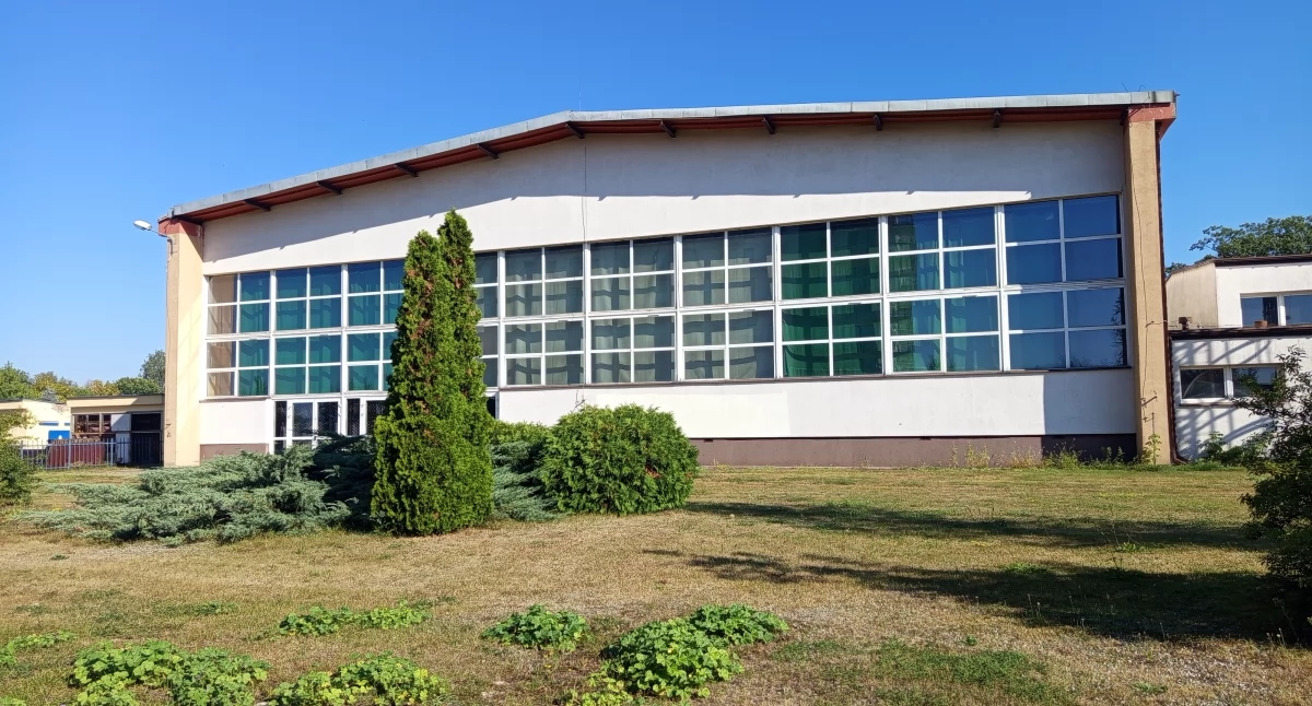 Problemy z halą sportową przy Kusocińskiego — remontować czy budować nową 