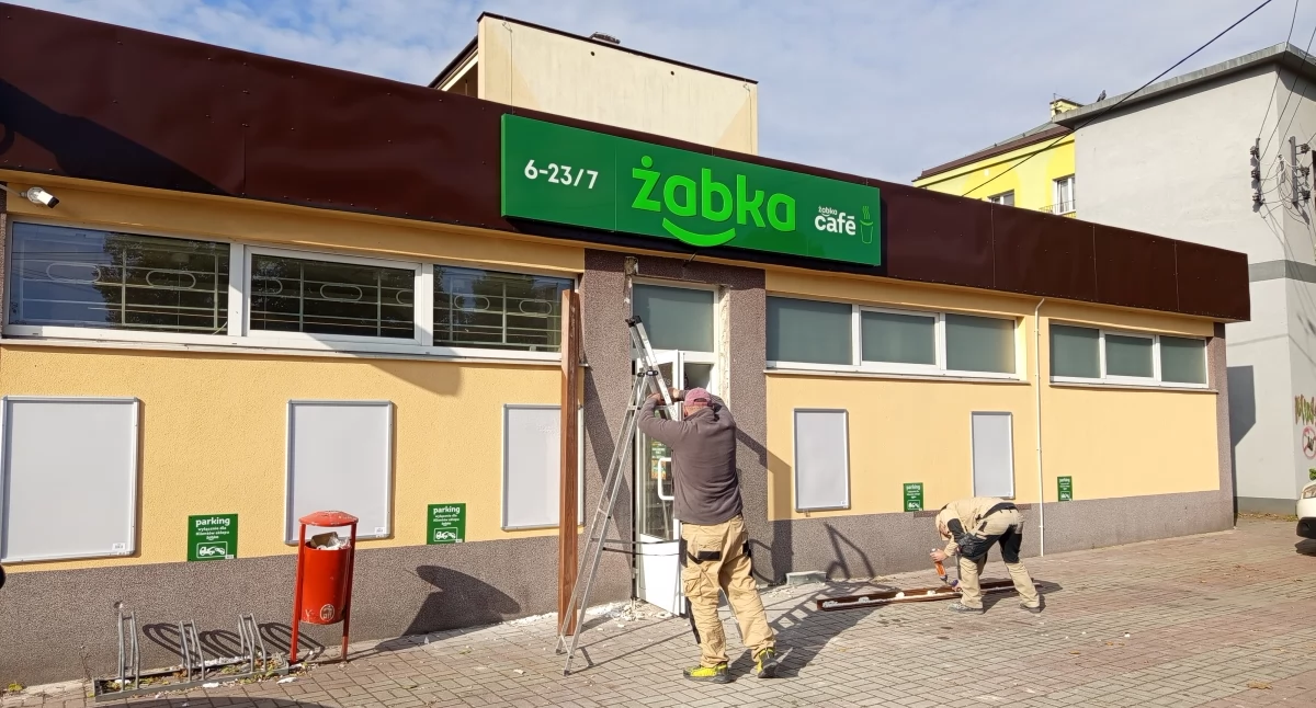 Kolejna Żabka w Sochaczewie — tym razem w Al. 600 zamiast sklepu Społem