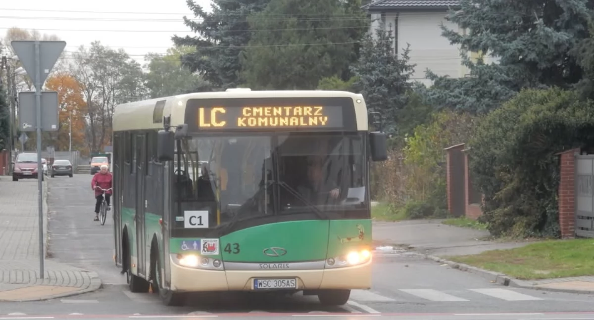 Dodatkowe autobusy na Wszystkich Świętych