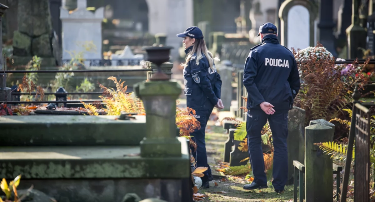 Bezpieczne wizyty na cmentarzach – policyjne wskazówki na Wszystkich Świętych