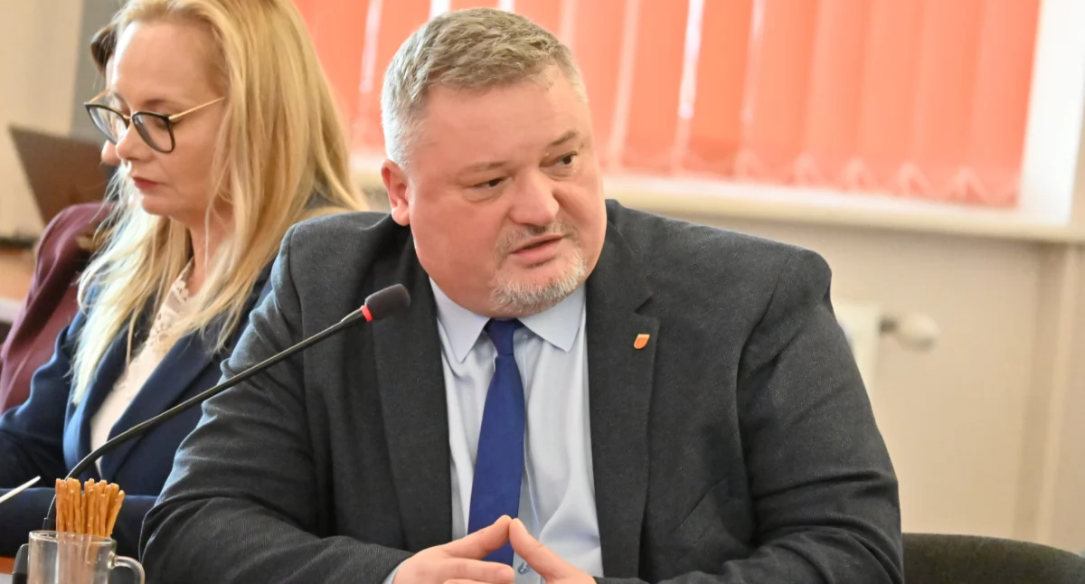 Wójt gminy Sochaczew z wyższym wynagrodzeniem — radni nie byli jednomyślni   