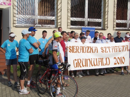 Sochaczewscy Aktywni wsparli biegaczy sztafety z Sieradza