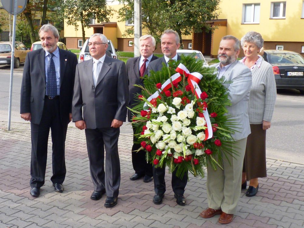 Kwiaty na 30-lecie NSZZ Solidarność