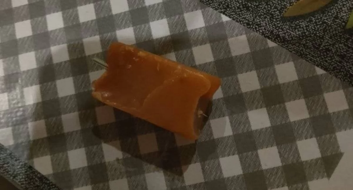 Cukierki grozy podczas Halloween w Czerwonce-Parcel — w środku igły