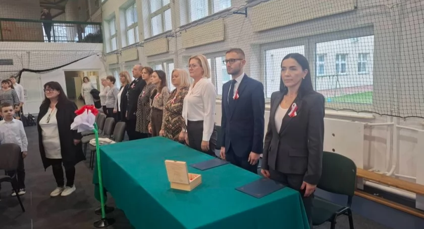 Gmina Rybno: Uroczysty apel z okazji Narodowego Święta Niepodległości w Szkole Podstawowej z Oddziałami Przedszkolnymi w Rybnie