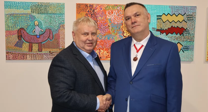 Uroczyste wręczenie Listu Gratulacyjnego Burmistrza Miasta Sochaczew dla Jarosława Miaśkiewicza