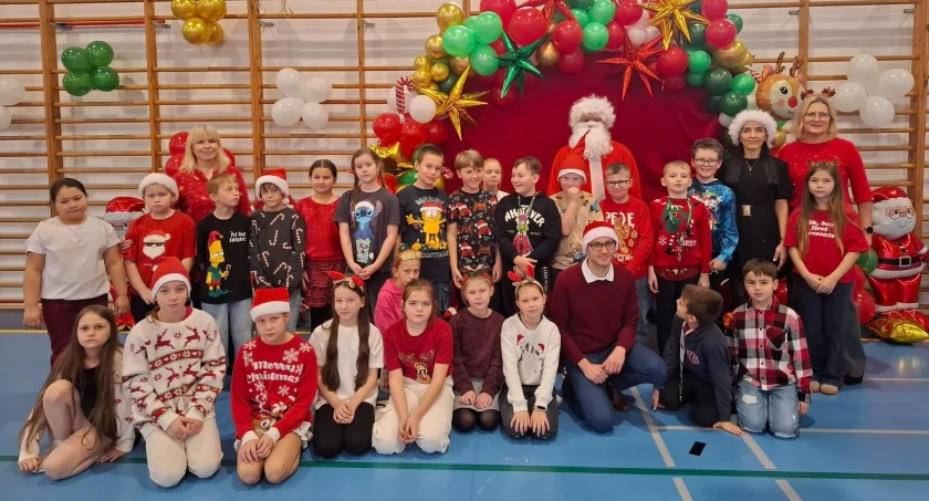 Udane  Wielkie Szkolne Mikołajki w Szkole Podstawowej z Oddziałami Przedszkolnymi w Rybnie