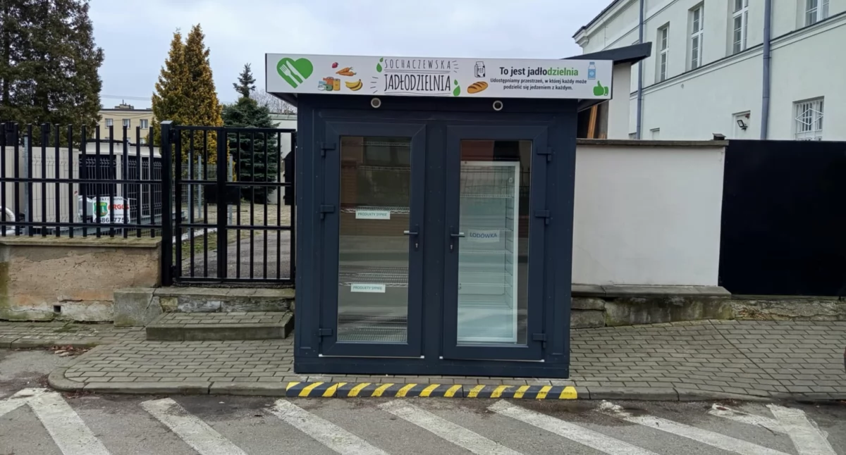 Jadłodzielnia znowu pusta - podziel się jedzeniem na święta