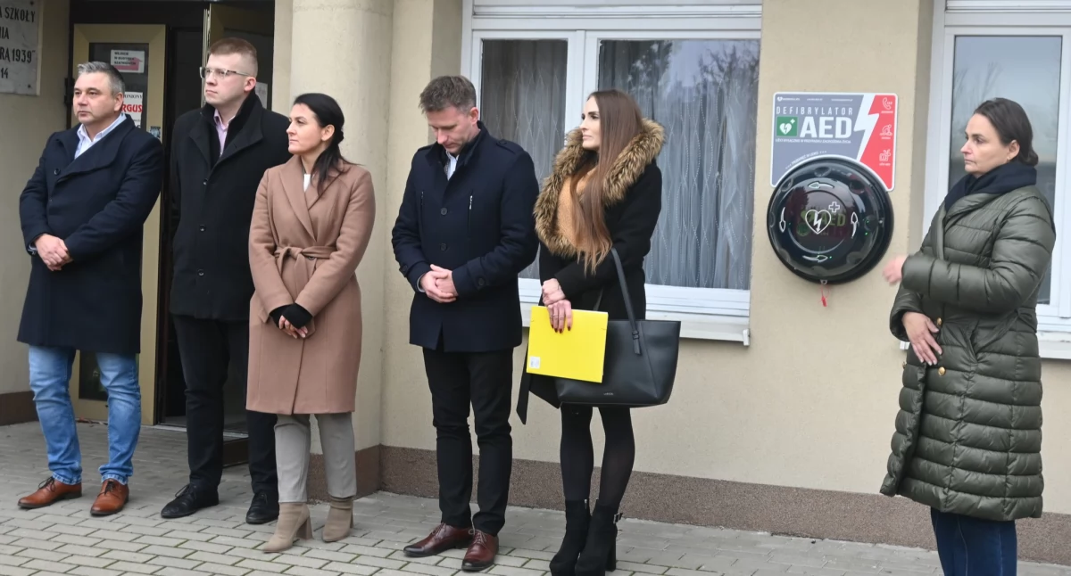 Nowy defibrylator w Sochaczewie - nie bądźmy obojętni, bo obojętność zabija