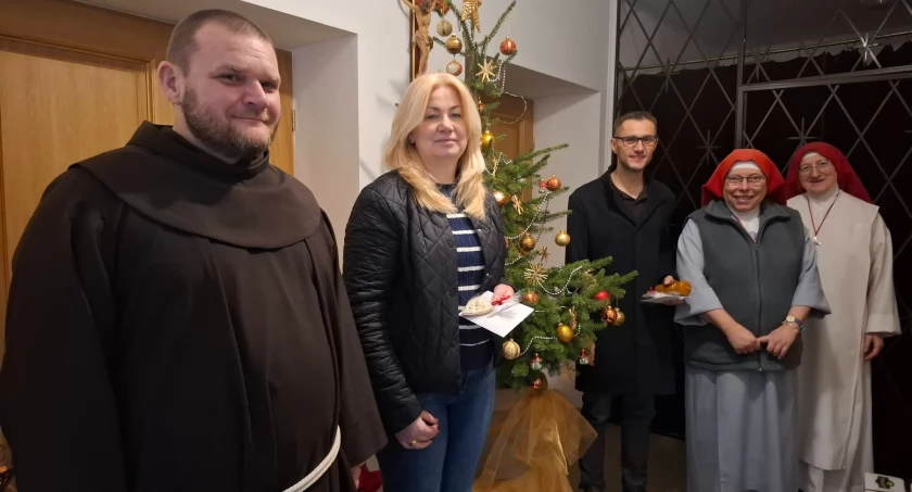 Wójt Gminy Rybno Damian Jaworski ze świąteczną wizytą u Sióstr Służebnic Bożego Miłosierdzia 