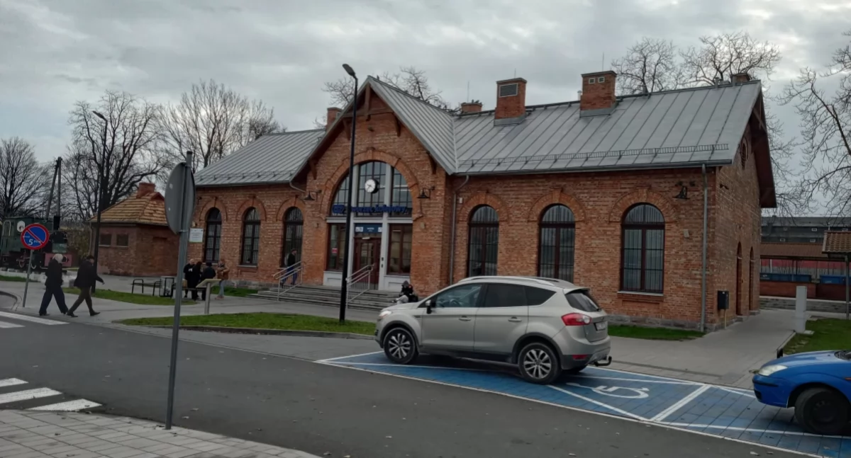 Dworzec grozy - bezdomni okupują poczekalnię