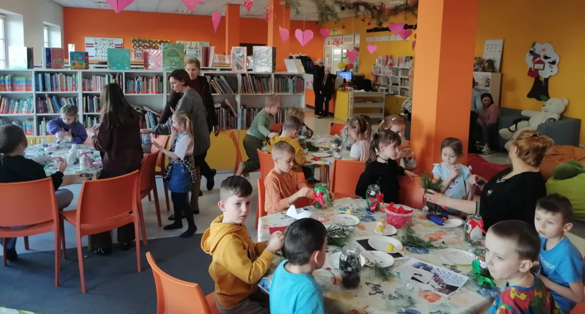 Zima w Sochaczewie -  biblioteka zaprasza na ferie 