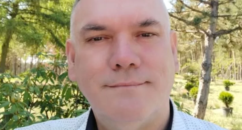 „Cisza, która nie przemija, czyli nic, co mogło być ważne.”