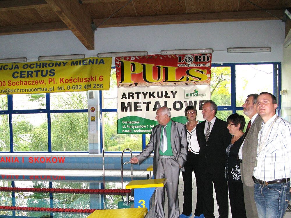 Orka pomalowana, zadaszenie rośnie...