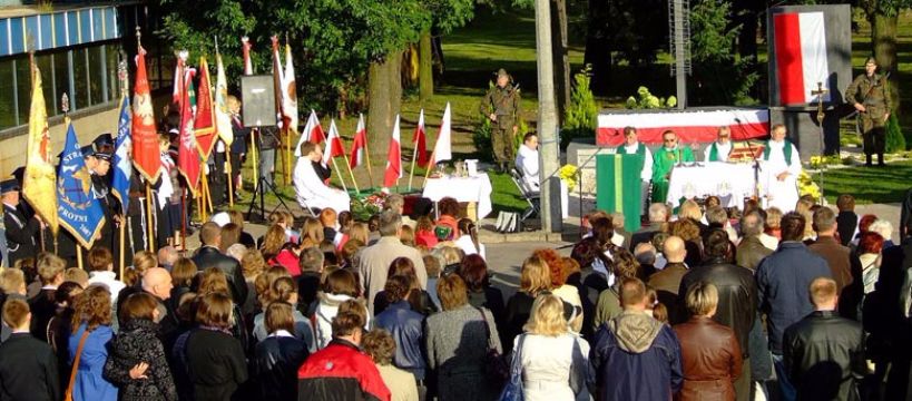 Pomnik 20 rozstrzelanych z Pawiaka odsłonięty