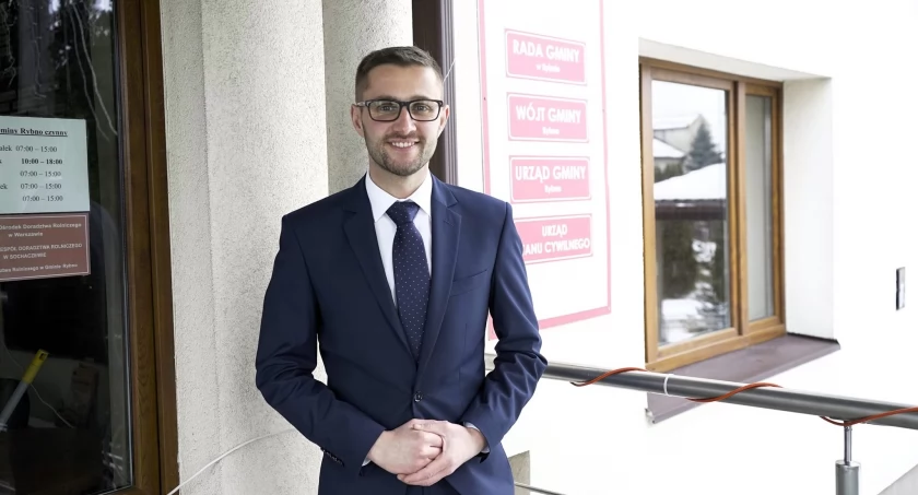 Wójt Gminy Rybno Damian Jaworski z życzeniami z okazji Dnia Babci 