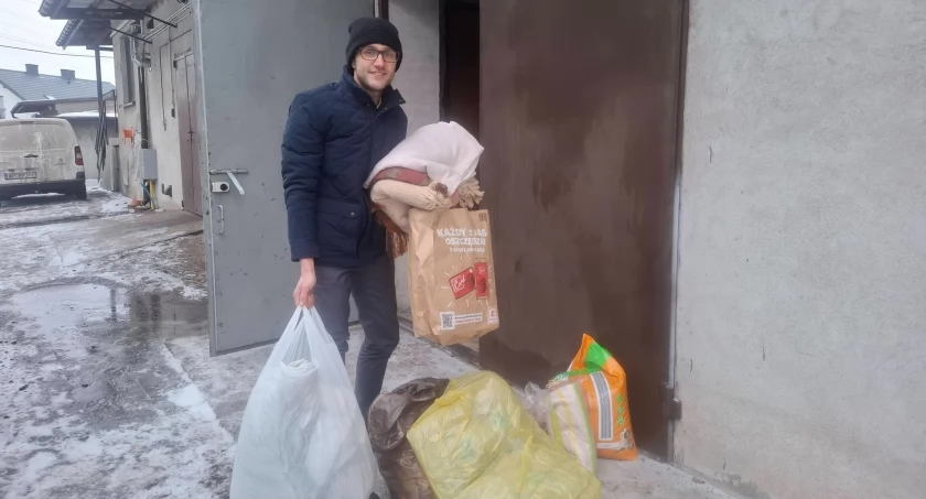 Wójt Gminy Rybno Damian Jaworski ze wsparciem dla schroniska  Psiakowo w Piotrowicach