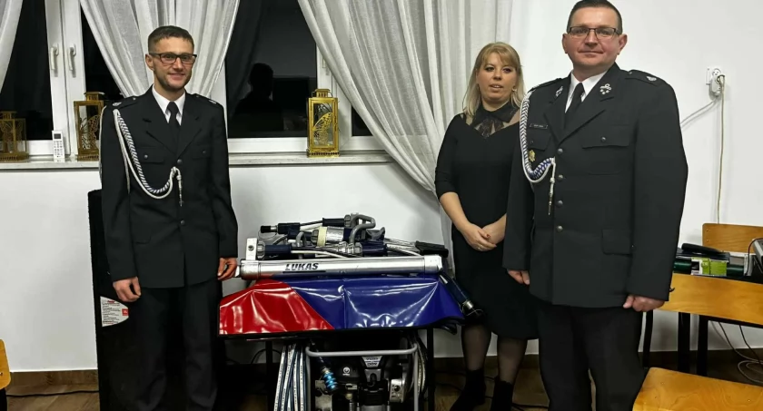 Uroczyste przekazanie  zestawu narzędzi hydraulicznych Lukas jednostce OSP Cypriany