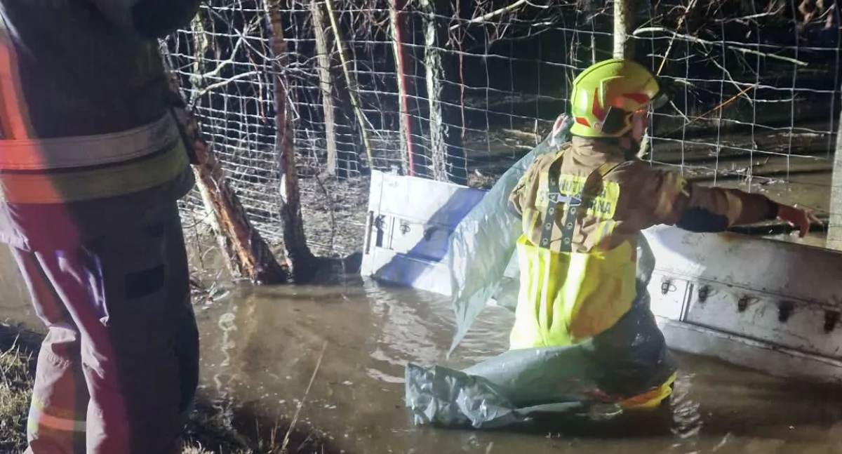 Pożar domu jednorodzinnego i pierwsze podtopienia  