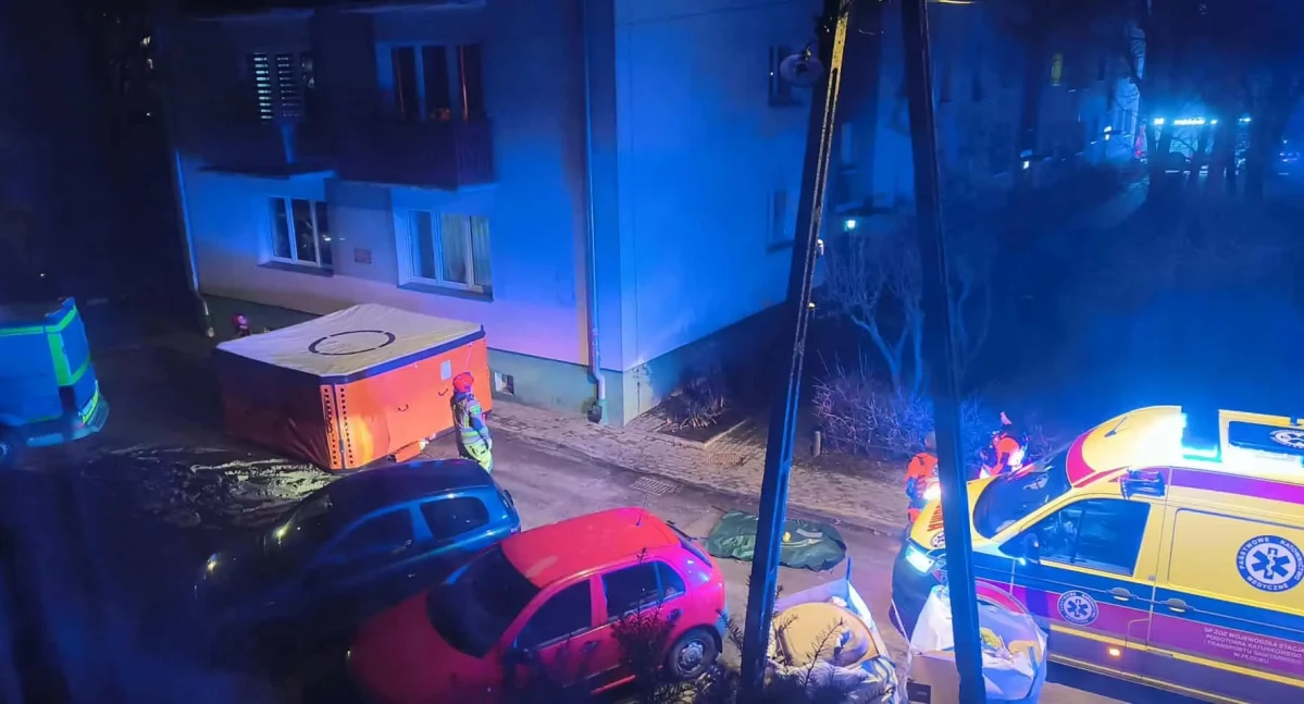 Skok z trzeciego piętra - awantura przy Kosińskiego. Zobacz wideo