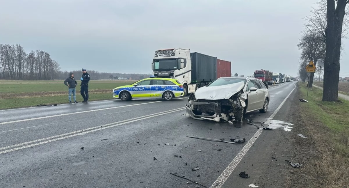 Wypadek w Janowie -  droga DK 50 zablokowana