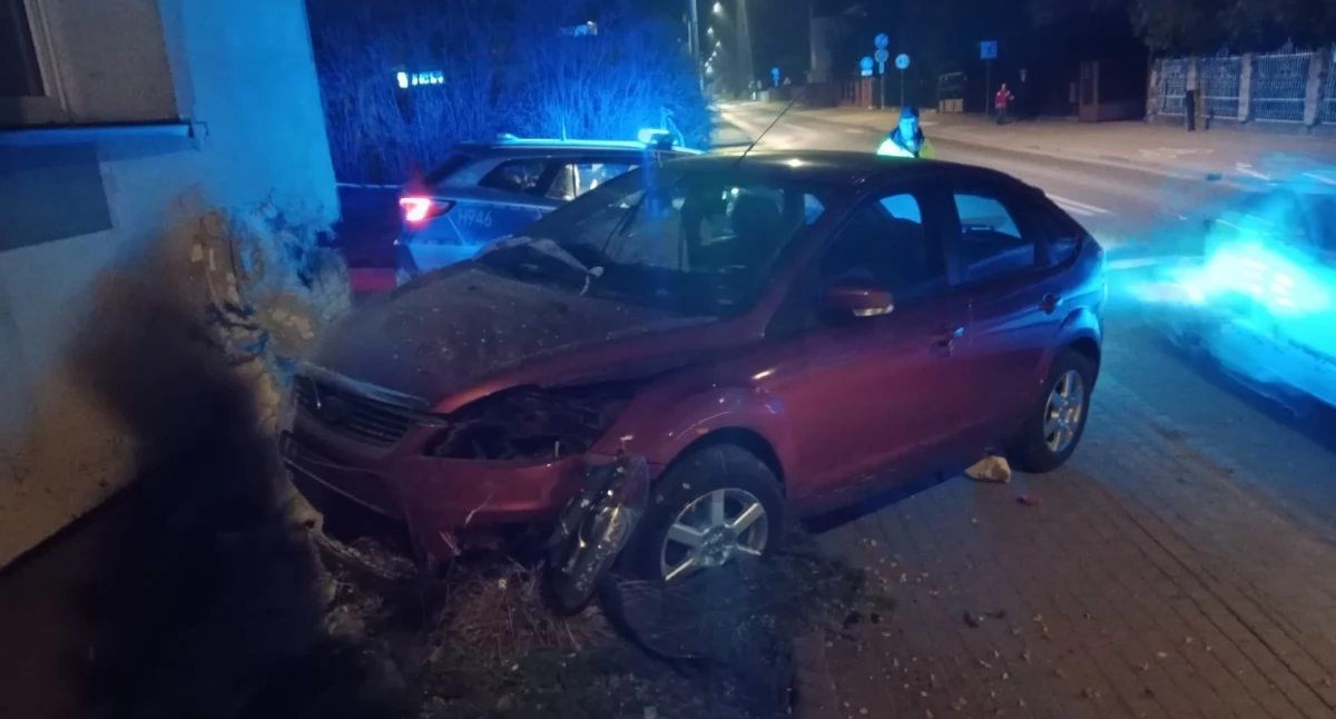 Wjechał w budynek na Staszica - ustalenia policji 