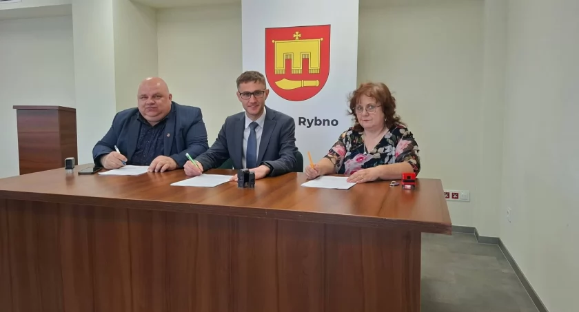 Gmina Rybno inwestuje w sport. Nowa umowa z klubem piłkarskim