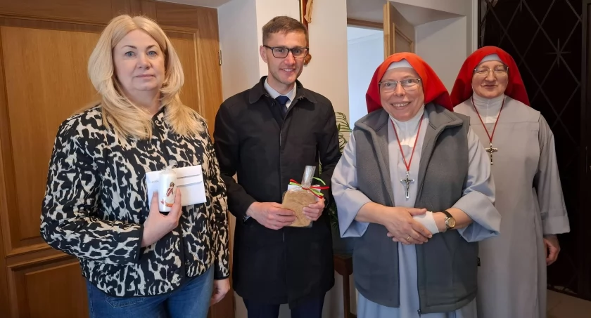 Wójt Gminy Rybno Damian Jaworski ze świąteczną wizytą  we Wspólnocie Sióstr Służebnic Bożego Miłosierdzia