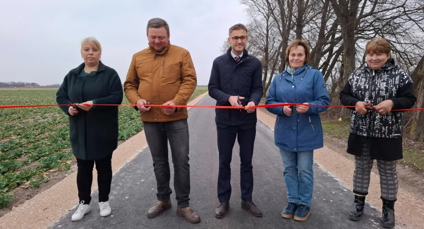 Zakończył się generalny remont kolejnej drogi gminnej w miejscowości Złota