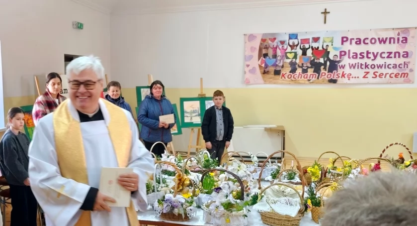 W dniu dzisiejszym w Pracowni Plastycznej w Witkowicach „Kocham Polskę… z Sercem” wydarzyło się coś więcej niż tylko tradycyjne poświęcenie pokarmów. 