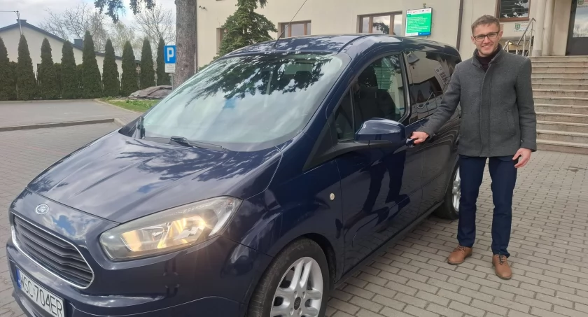 Gmina Rybno zakupiła samochód osobowy marki Ford Tourneo Courier za kwotę 24 000,00 zł  