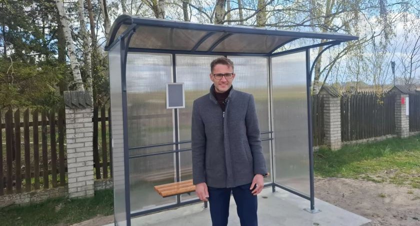 Zakończył się montaż pięciu nowych wiat przystankowych na terenie gminy 