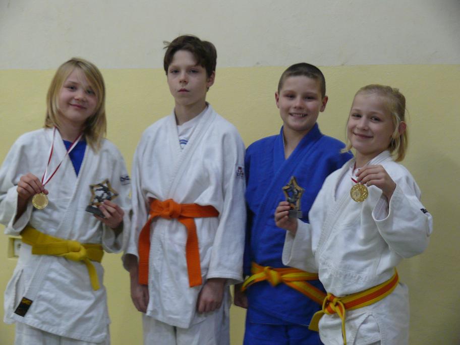 5 medali z Otwartych Mistrzostw Uczniowskich i Parafialnych Klubów Sportowych