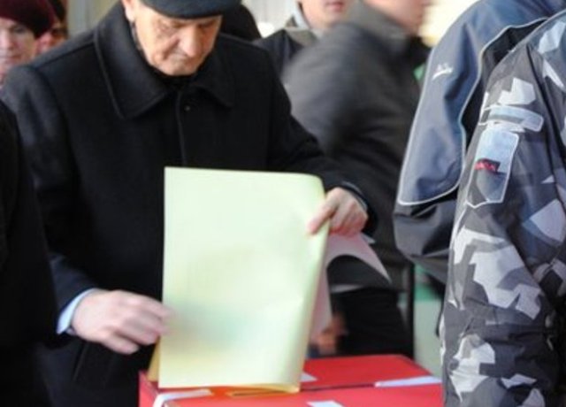 Sukces PiS, klęska SLD, stare - nowe rady