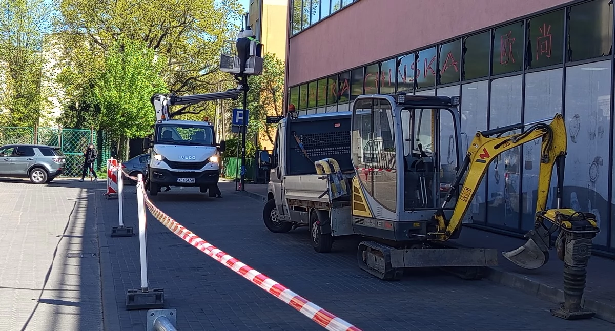 Zniszczone latarnie na ulicy Poprzecznej w Sochaczewie już wymienione