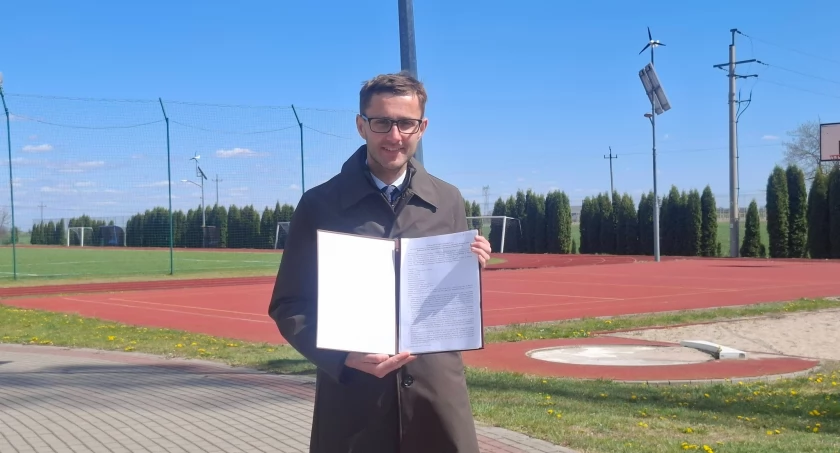 Modernizacja oświetlenia na terenie kompleksu sportowego w Rybnie