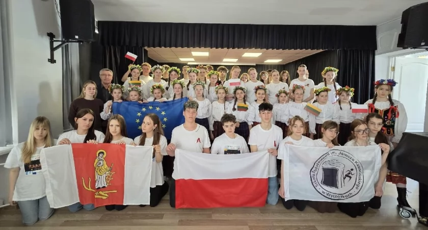 Razem na scenie Europy: Niezapomniana przygoda uczniów z Wyczółek na Litwie