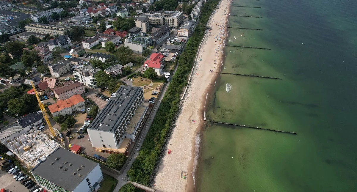 Czy apartament inwestycyjny nad morzem może zarabiać przez cały rok?