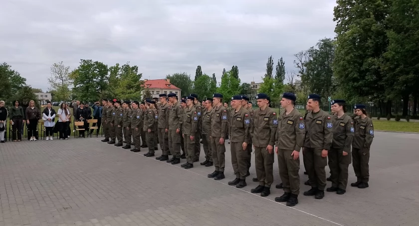 Ślubowanie klasy I Oddziału Przygotowania Wojskowego w Iwaszkiewiczu