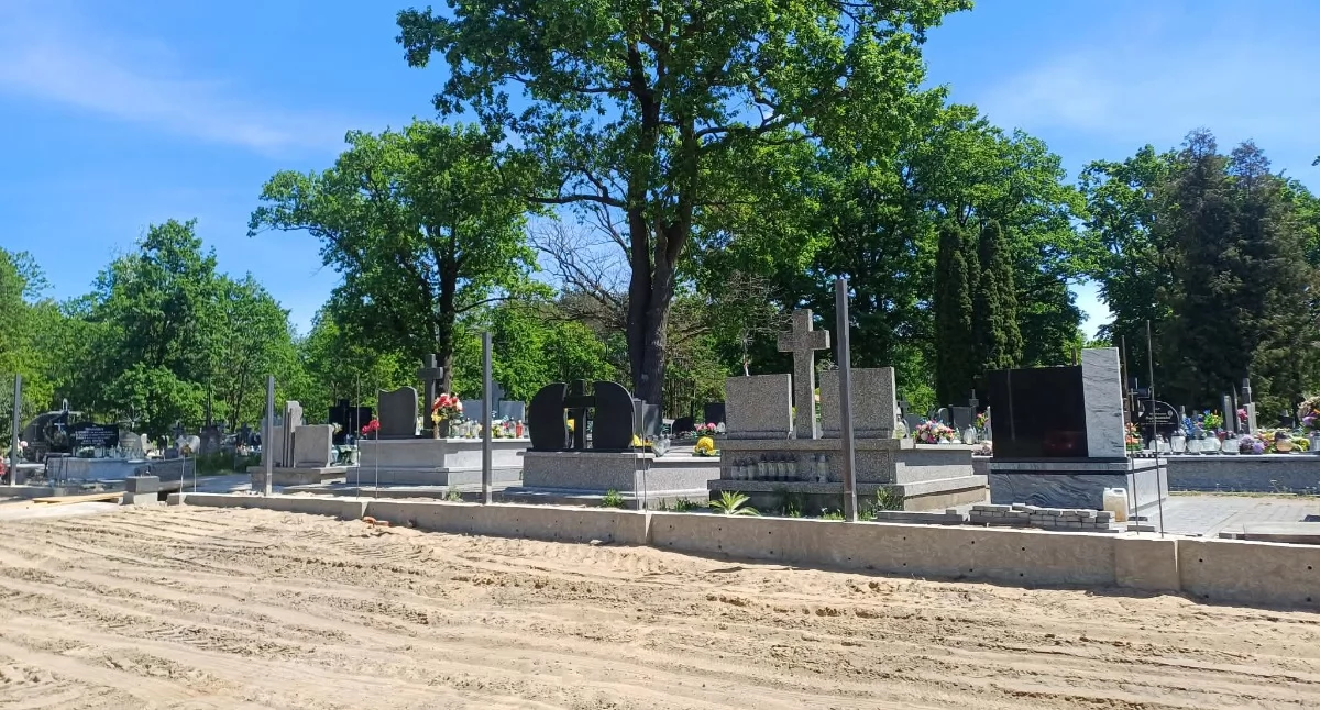 Trwają prace przy ogrodzeniu cmentarza w Juliopolu