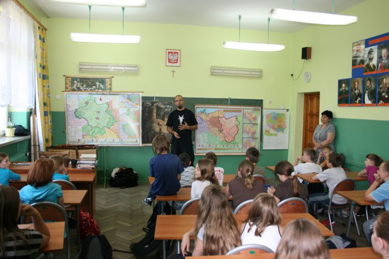 Knechci edukują ponownie