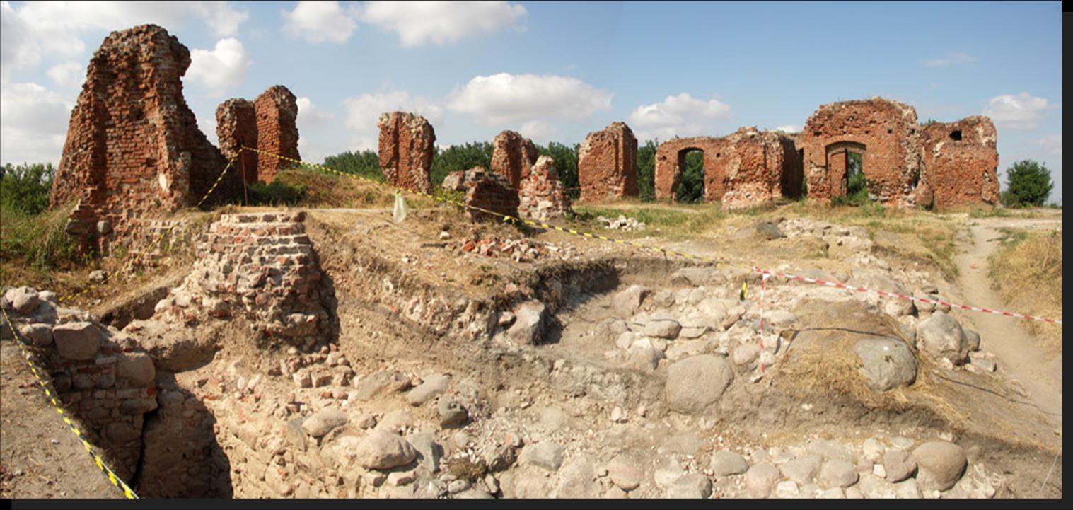 Prace archeologiczne na zamku w Sochaczewie AD 2011