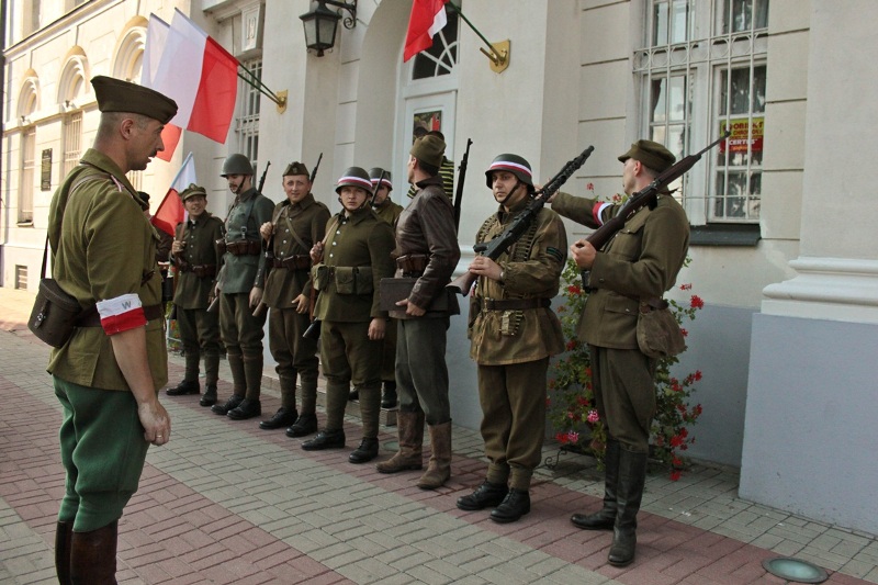 Sochaczewianie na pomoc walczącej Warszawie 1944 r. - 03.08.2011