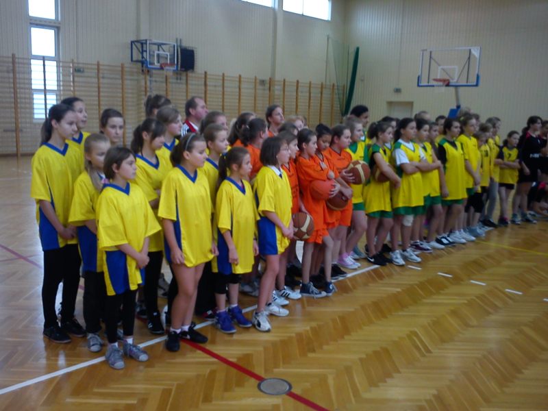 Mini koszykówka dziewcząt SP Kąty