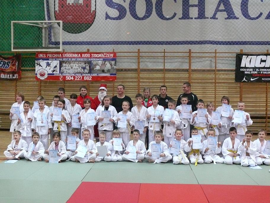 Zawodnicy Siódemki i II Mikołajowy Turniej Judo