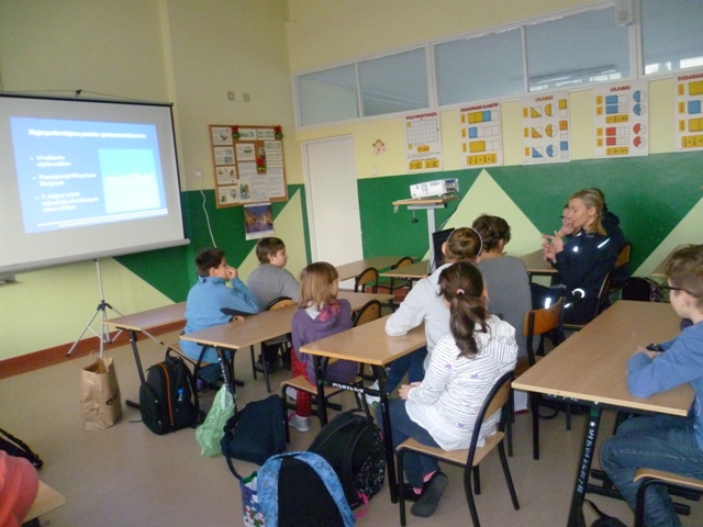 Spotkanie z panią policjant - zagrożenia płynące z Internetu...